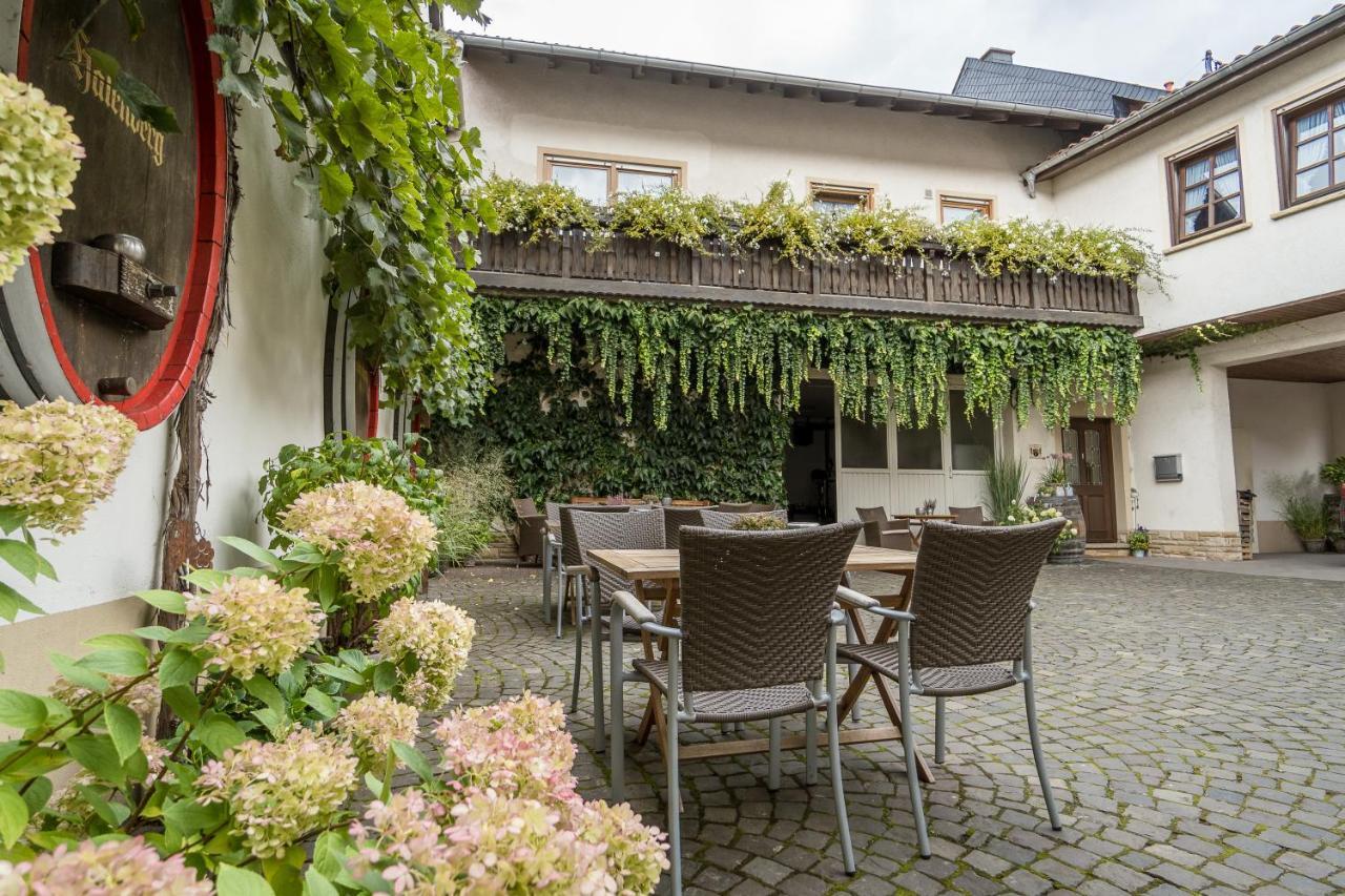 Weingut Und Gastehaus Holger Alt Hotell Monzingen Exteriör bild